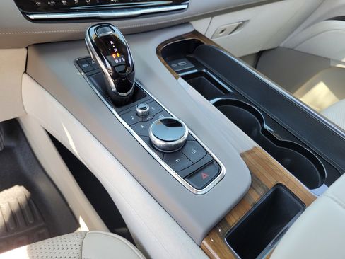 Certified 2024 Cadillac Escalade Sport Platinum w/ Heavy-Duty Trailer Package AWD/4WD image 20