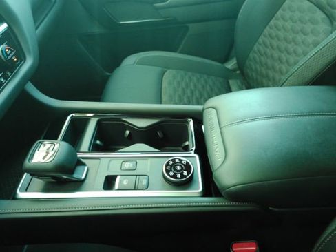 Used 2024 Nissan Pathfinder SV AWD/4WD image 41
