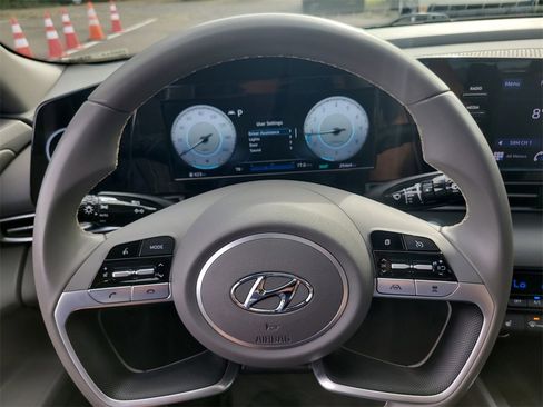 Used 2022 Hyundai Elantra SEL w/ Convenience + Premium Package image 26