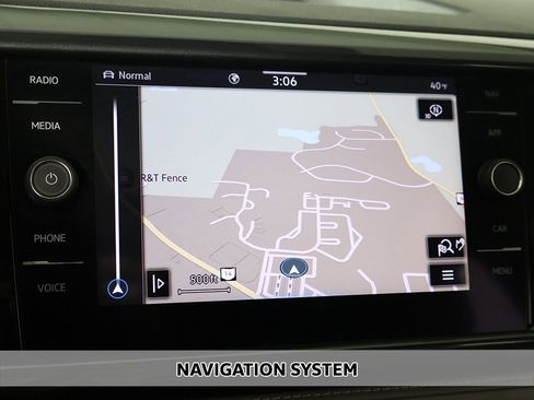 Used 2022 Volkswagen Taos SEL image 3