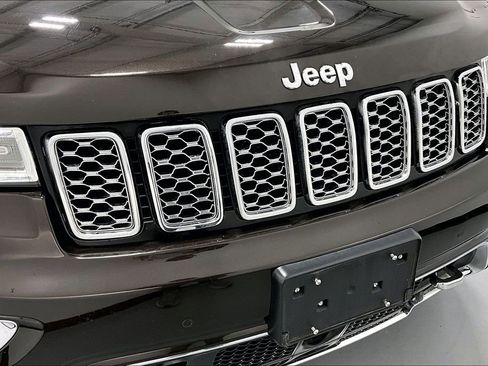 Used 2017 Jeep Grand Cherokee Overland w/ Jeep Active Safety Group image 37