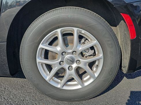 Used 2023 Chrysler Pacifica Touring-L FWD image 9