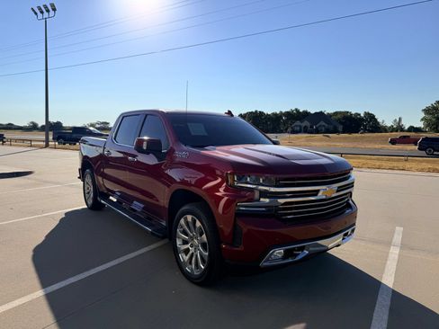 Used 2019 Chevrolet Silverado 1500 High Country w/ Technology Package AWD/4WD image 4