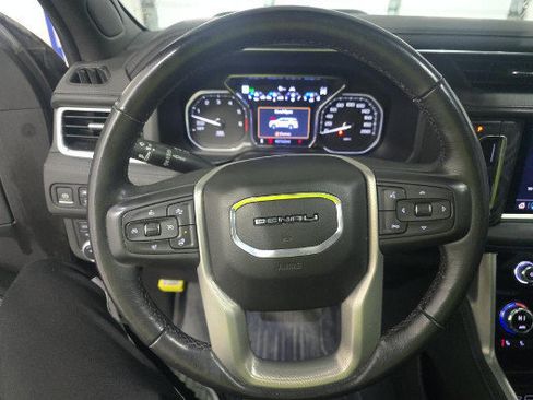 Used 2021 GMC Yukon XL Denali w/ Denali Premium Package image 11