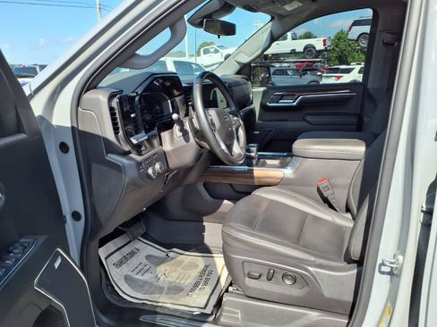 Used 2024 Chevrolet Silverado 1500 LT Trail Boss w/ LT Trail Boss Premium Package AWD/4WD image 10