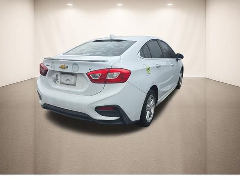 Used 2017 Chevrolet Cruze LT w/ Convenience Package image 5