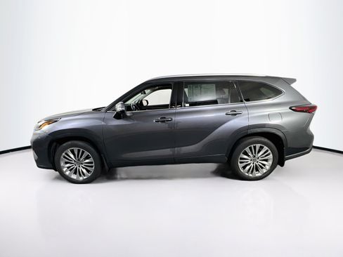 Used 2024 Toyota Highlander Platinum AWD/4WD image 8