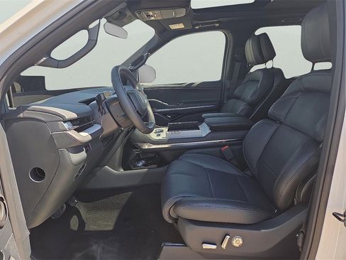 New 2025 Lincoln Navigator L Reserve w/ Jet Appearance Package image 12