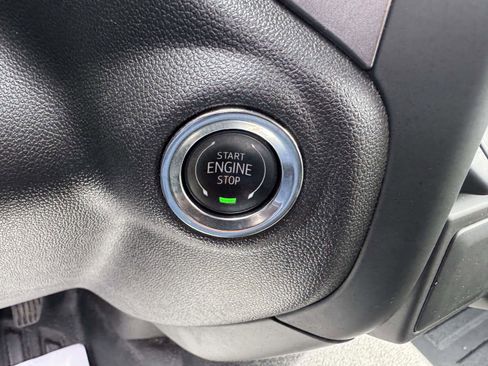 Used 2025 Chevrolet Silverado 1500 W/T image 33