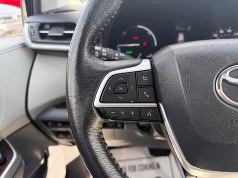 Used 2024 Toyota Sienna XLE image 23