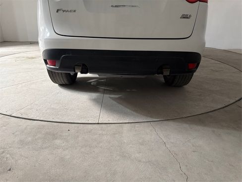 Used 2020 Jaguar F-PACE Premium image 27