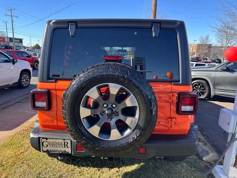 Used 2019 Jeep Wrangler Unlimited Sahara image 3
