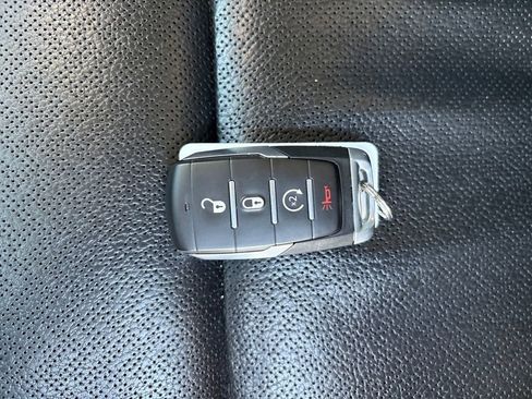 Used 2022 RAM 1500 Laramie AWD/4WD image 33