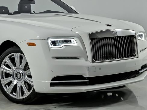 Used 2017 Rolls-Royce Dawn image 3