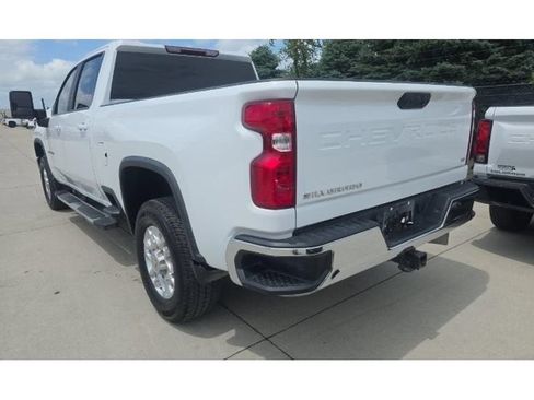 Used 2025 Chevrolet Silverado 2500 LT AWD/4WD image 3