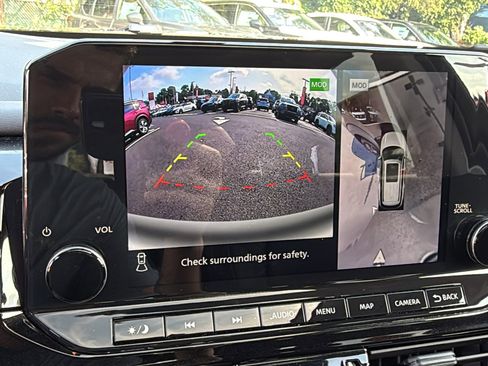 Certified 2025 Nissan Pathfinder SL w/ SL Premium Package image 14