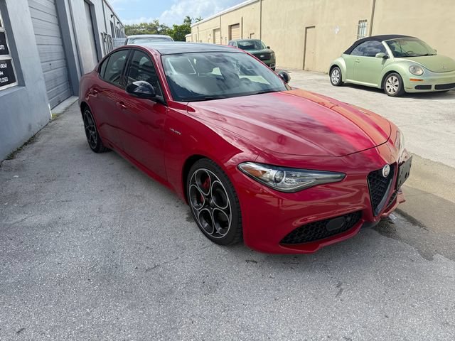 Used 2023 Alfa Romeo Giulia Veloce RWD image 1