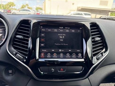 Used 2019 Jeep Cherokee Limited FWD image 23