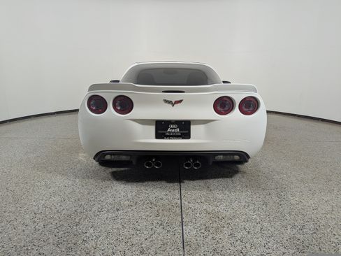 Used 2007 Chevrolet Corvette Coupe w/ Preferred Equipment Group RWD image 7