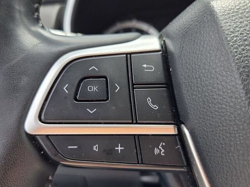 Used 2022 Toyota Highlander XLE FWD image 27