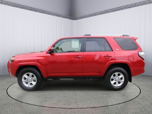 Used 2024 Toyota 4Runner SR5 image 5