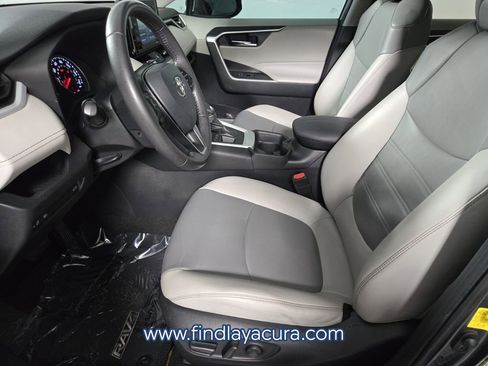 Used 2021 Toyota RAV4 XLE Premium image 13