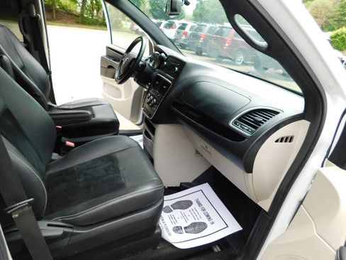 Used 2017 Dodge Grand Caravan SXT FWD image 26