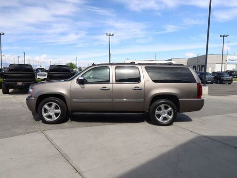 Used 2012 Chevrolet Suburban LTZ image 3