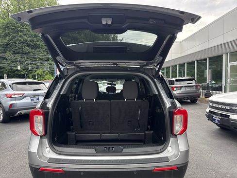 Used 2023 Ford Explorer XLT AWD/4WD image 30