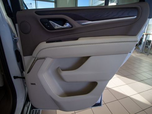 Used 2023 GMC Yukon Denali w/ Denali Reserve Package image 11