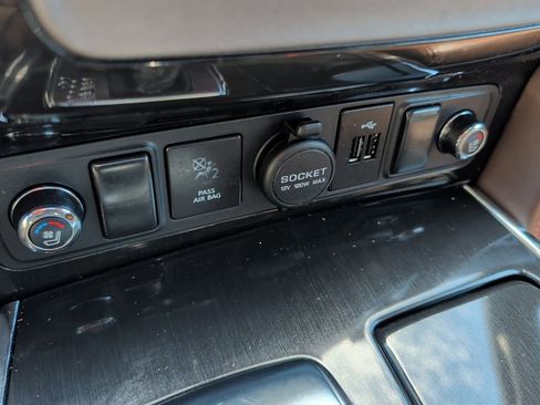 Used 2020 Nissan Armada Platinum w/ Platinum Reserve Package image 25