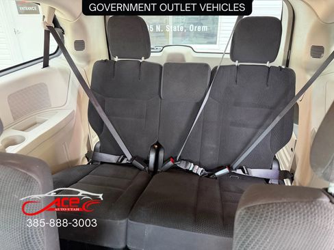 Used 2017 Dodge Grand Caravan SE w/ UConnect Hands-Free Group image 11