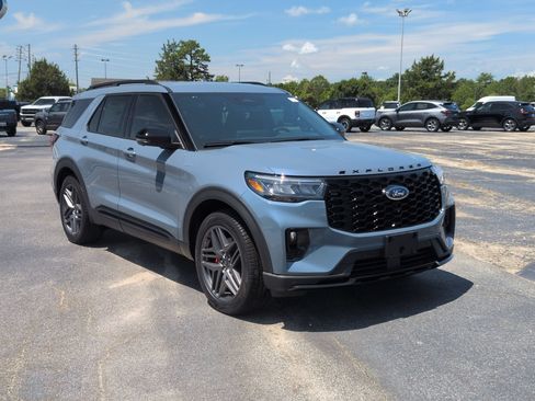 Used 2026 Ford Explorer ST-Line w/ ST-Line Street Pack RWD image 2