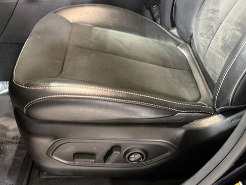 Used 2023 Jeep Grand Cherokee L Laredo AWD/4WD image 25