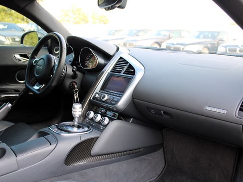 Used 2010 Audi R8 V10 image 20