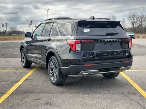 Used 2026 Ford Explorer Active AWD/4WD image 3