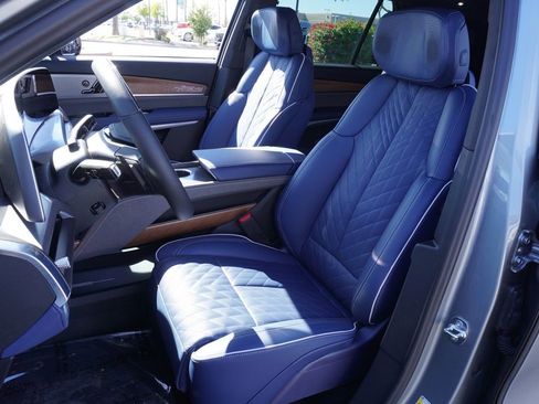 New 2026 Cadillac Vistiq Premium Luxury image 14