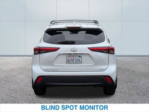 Used 2022 Toyota Highlander XLE FWD image 8