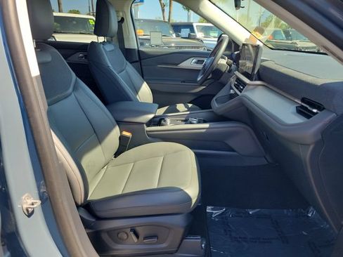 Used 2026 Ford Explorer Active w/ Active Comfort Package RWD image 16