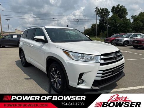 Used 2017 Toyota Highlander XLE w/ Carpet Mat Package AWD/4WD image 10