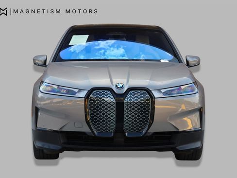 Used 2023 BMW iX xDrive50 w/ Ultimate Package 2 AWD/4WD image 5