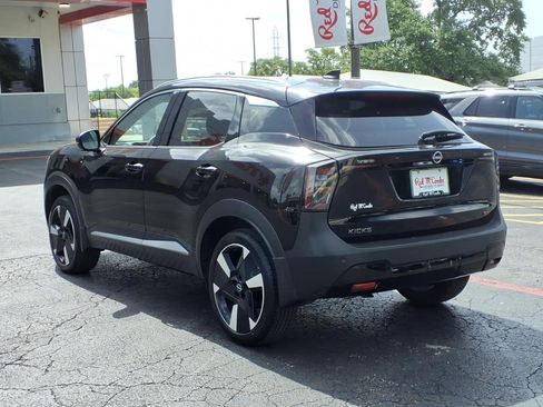 Used 2025 Nissan Kicks SR FWD image 8