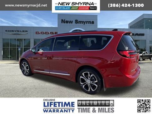 New 2026 Chrysler Pacifica Pinnacle image 5