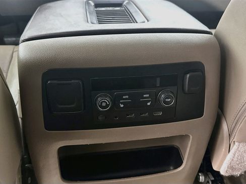 Used 2017 Chevrolet Suburban Premier AWD/4WD image 29