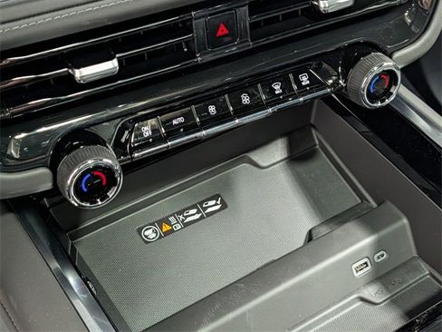 New 2026 Chevrolet Suburban Z71 image 27