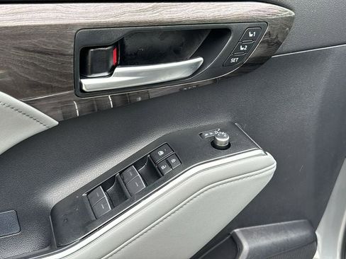 New 2026 Toyota Highlander Limited AWD/4WD image 15