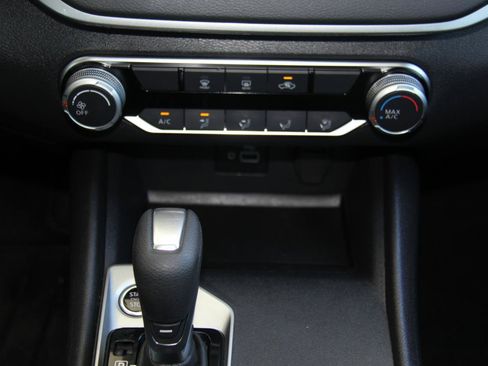 Used 2024 Nissan Altima 2.5 S FWD image 17