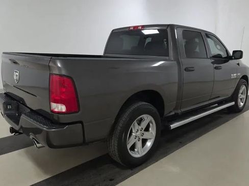 Used 2017 RAM 1500 Express RWD image 2