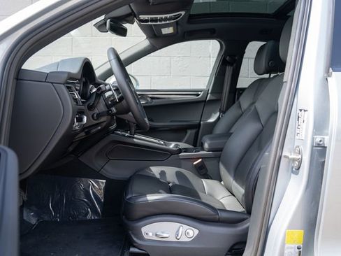 Certified 2026 Porsche Macan image 17