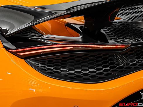 Used 2026 McLaren 750S Spider RWD image 22